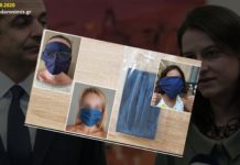 Μάσκες για…γίγαντες μοίρασε η κυβέρνηση της ΝΔ στους μαθητές